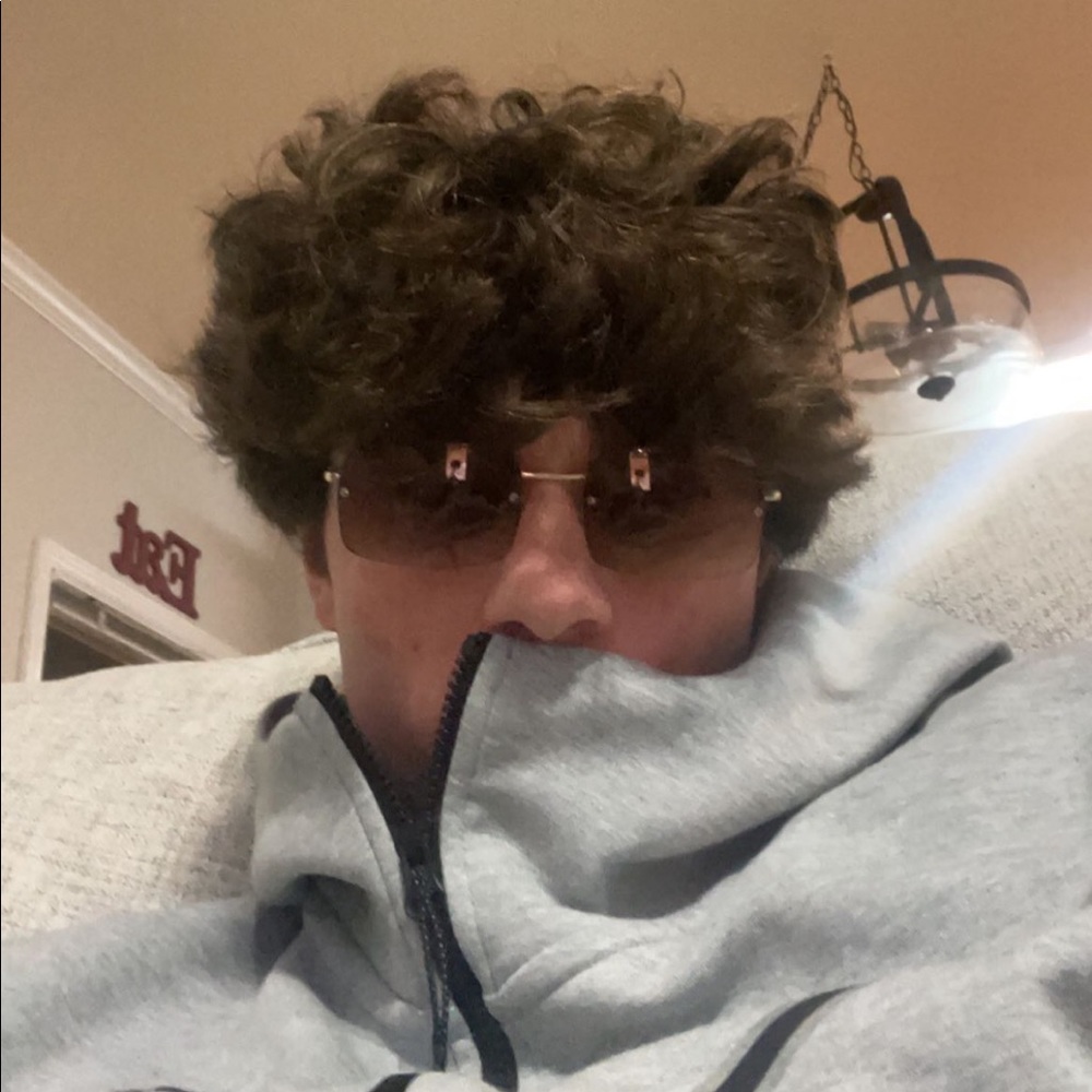 Meet your Posher, Connor